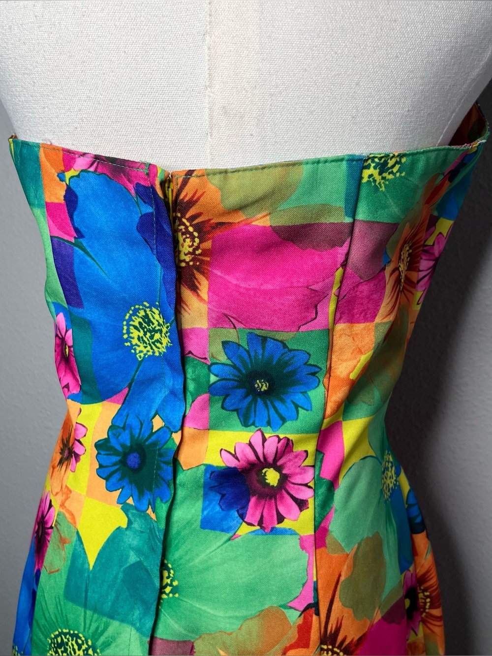 90s Vintage XOXO Multicolor Check Large Floral Print Halter Fitted Mini Dress - Picture 5 of 9